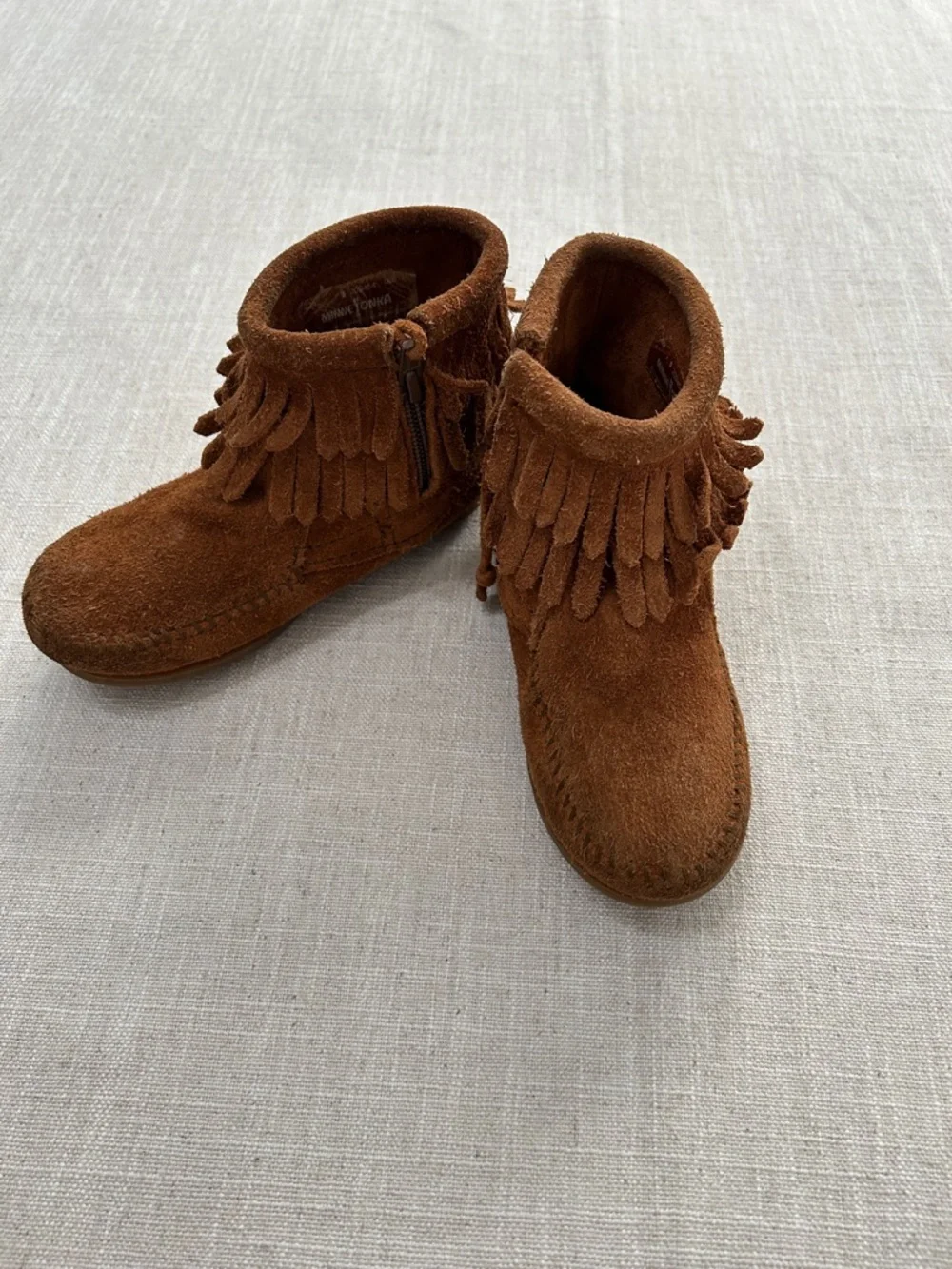 Minnetonka Moccasins Kids 9 Fringe Suede Ankle Boots in Chestnut Brown